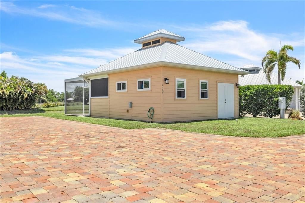 For Sale: $257,000 (1 beds, 1 baths, 264 Square Feet)