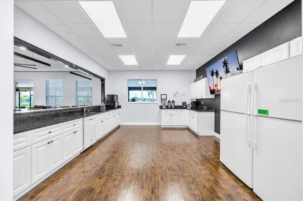 For Sale: $257,000 (1 beds, 1 baths, 264 Square Feet)