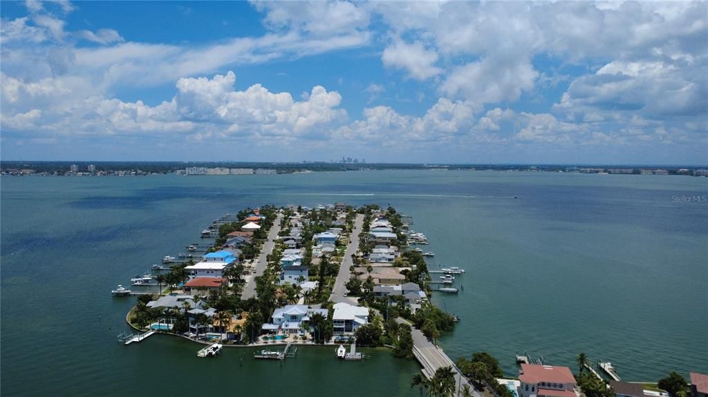 На продажу: $369,000 (0.18 acres)