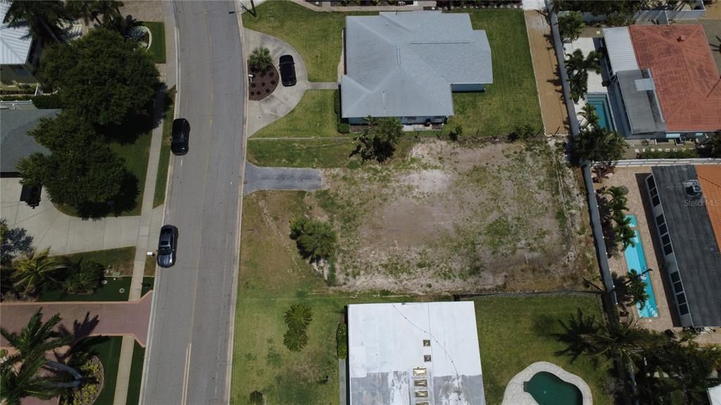 На продажу: $369,000 (0.18 acres)