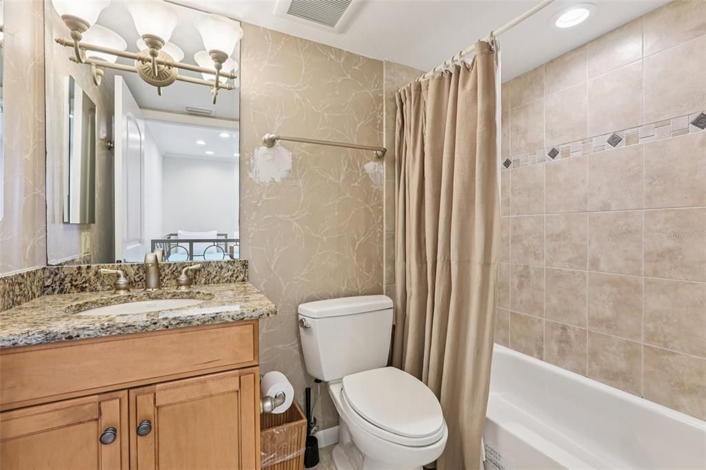 For Sale: $980,000 (2 beds, 2 baths, 1162 Square Feet)