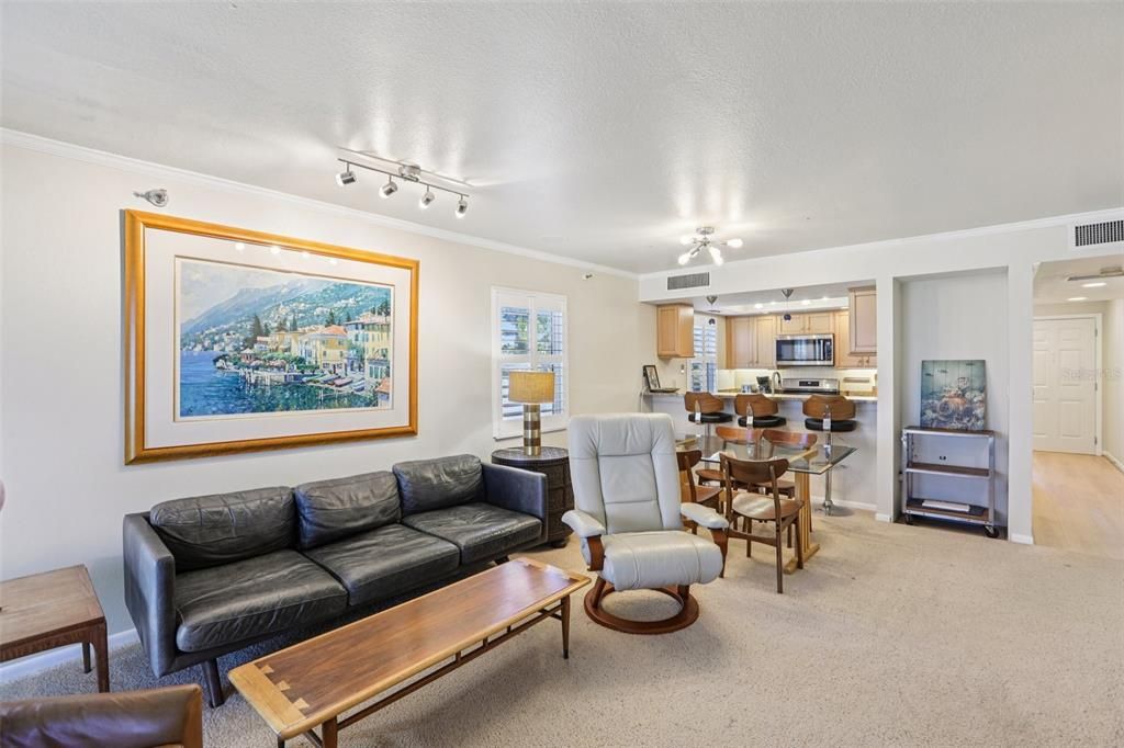 For Sale: $980,000 (2 beds, 2 baths, 1162 Square Feet)