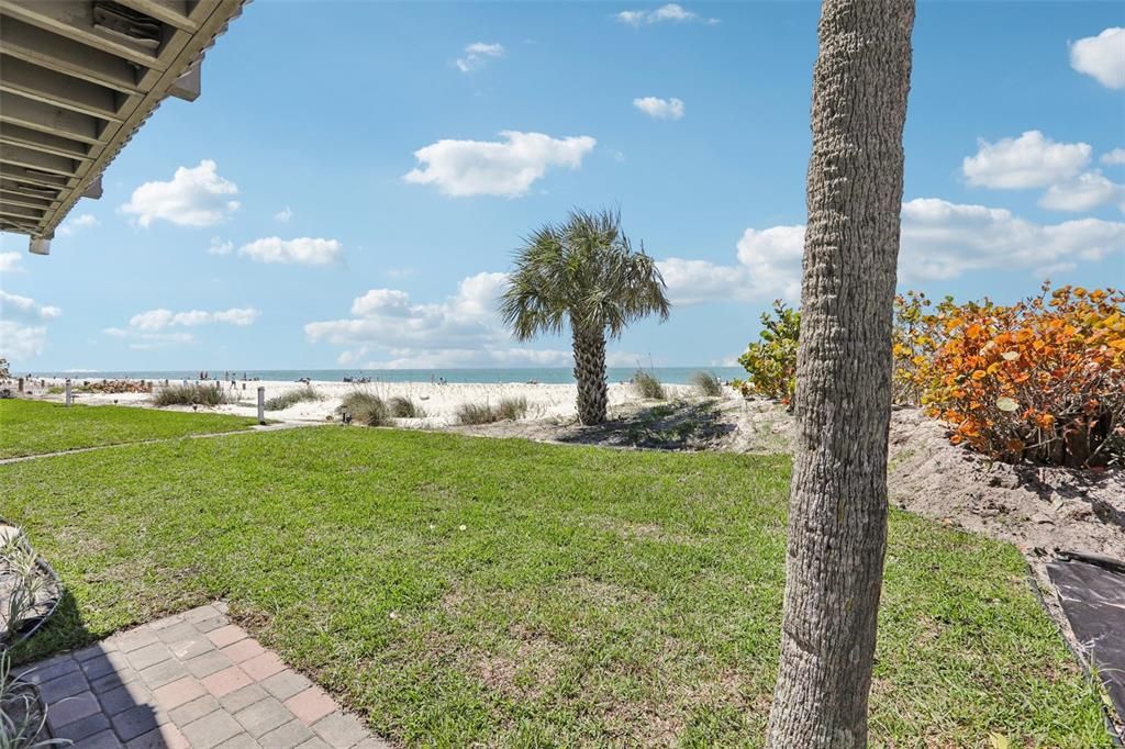 For Sale: $980,000 (2 beds, 2 baths, 1162 Square Feet)
