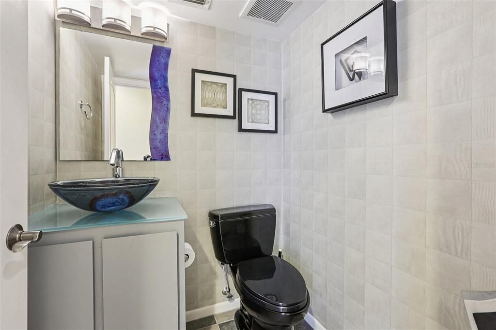 For Sale: $980,000 (2 beds, 2 baths, 1162 Square Feet)