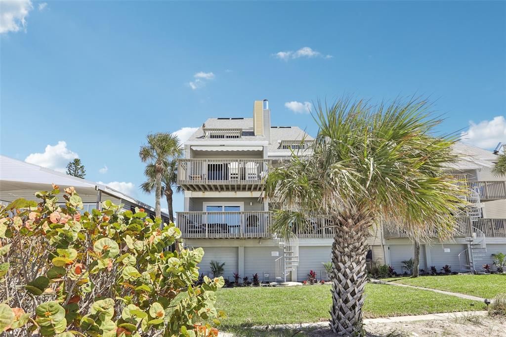 For Sale: $980,000 (2 beds, 2 baths, 1162 Square Feet)