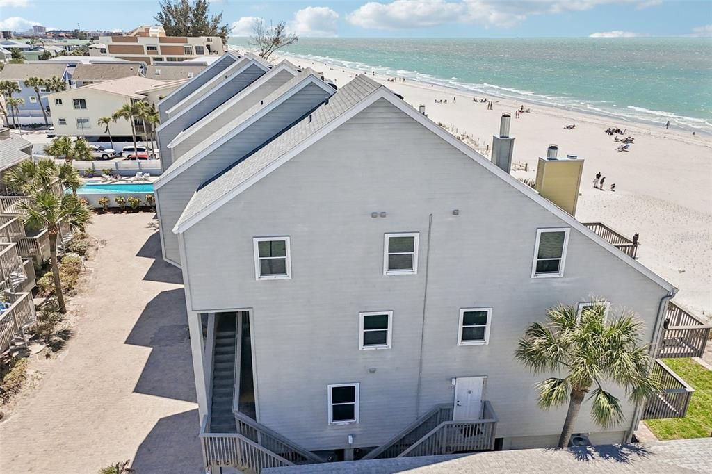 For Sale: $980,000 (2 beds, 2 baths, 1162 Square Feet)