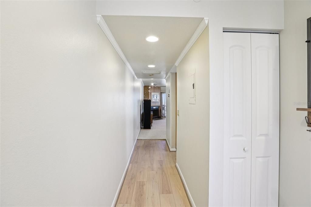 For Sale: $980,000 (2 beds, 2 baths, 1162 Square Feet)