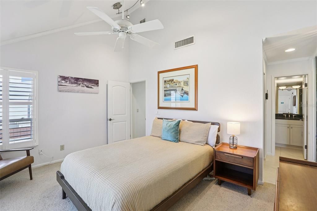For Sale: $980,000 (2 beds, 2 baths, 1162 Square Feet)