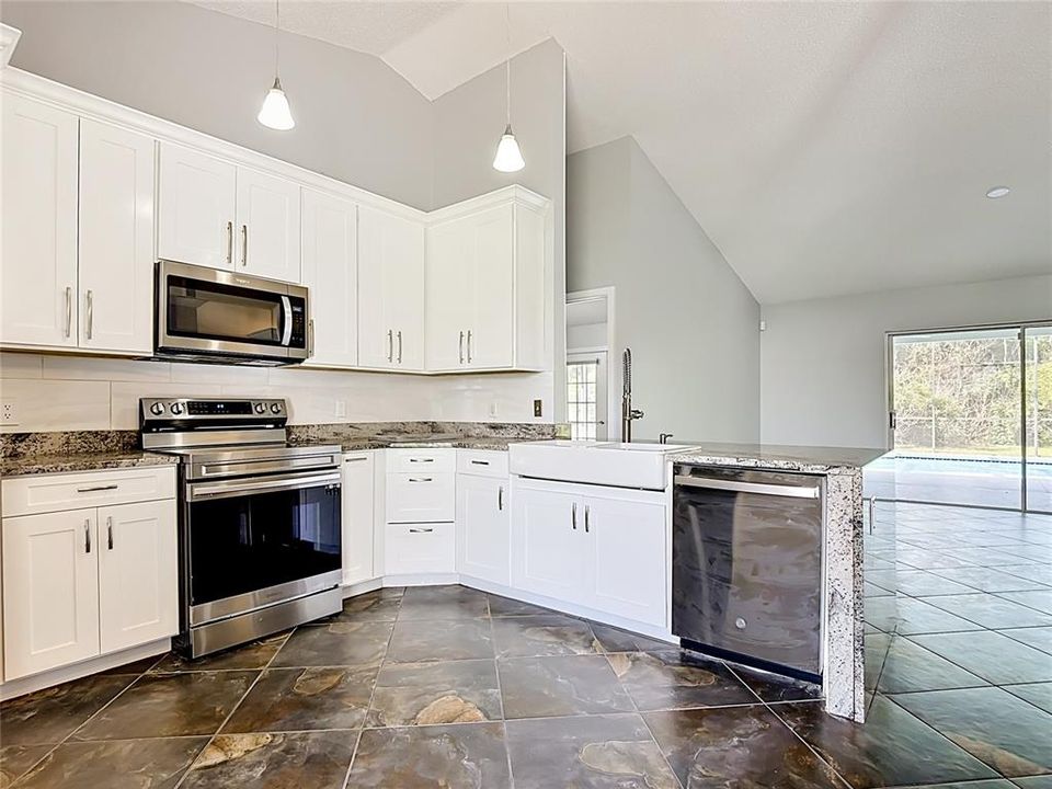 En Venta: $539,900 (4 camas, 2 baños, 2154 Pies cuadrados)