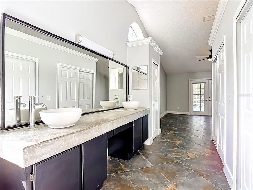 En Venta: $539,900 (4 camas, 2 baños, 2154 Pies cuadrados)