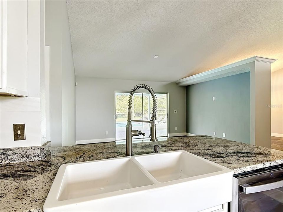 En Venta: $539,900 (4 camas, 2 baños, 2154 Pies cuadrados)