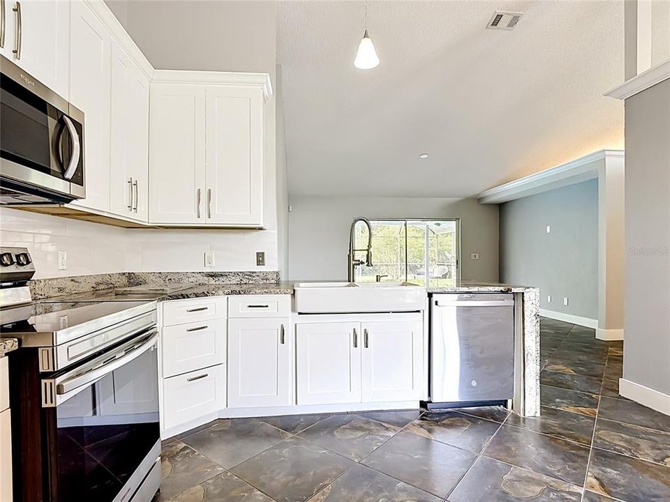 En Venta: $539,900 (4 camas, 2 baños, 2154 Pies cuadrados)