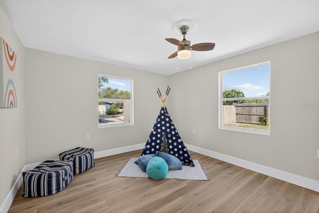 Active With Contract: $299,999 (4 beds, 2 baths, 1620 Square Feet)