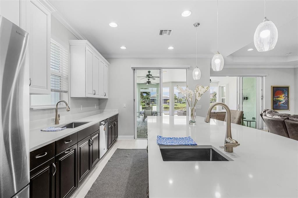 En Venta: $639,900 (3 camas, 3 baños, 2267 Pies cuadrados)
