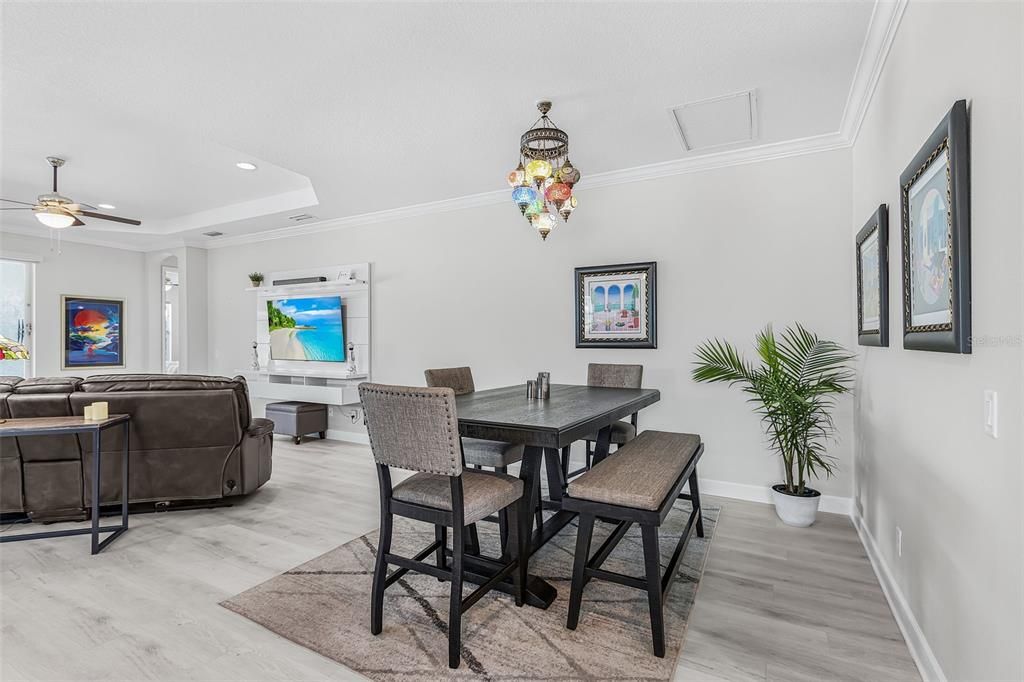 En Venta: $639,900 (3 camas, 3 baños, 2267 Pies cuadrados)