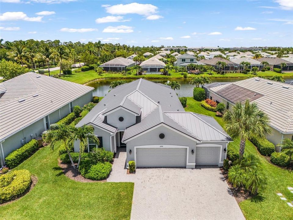 En Venta: $639,900 (3 camas, 3 baños, 2267 Pies cuadrados)