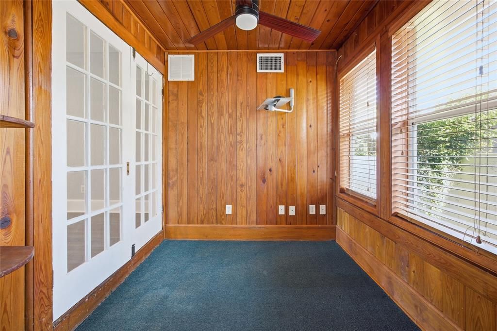 For Sale: $325,000 (0 beds, 0 baths, 1054 Square Feet)