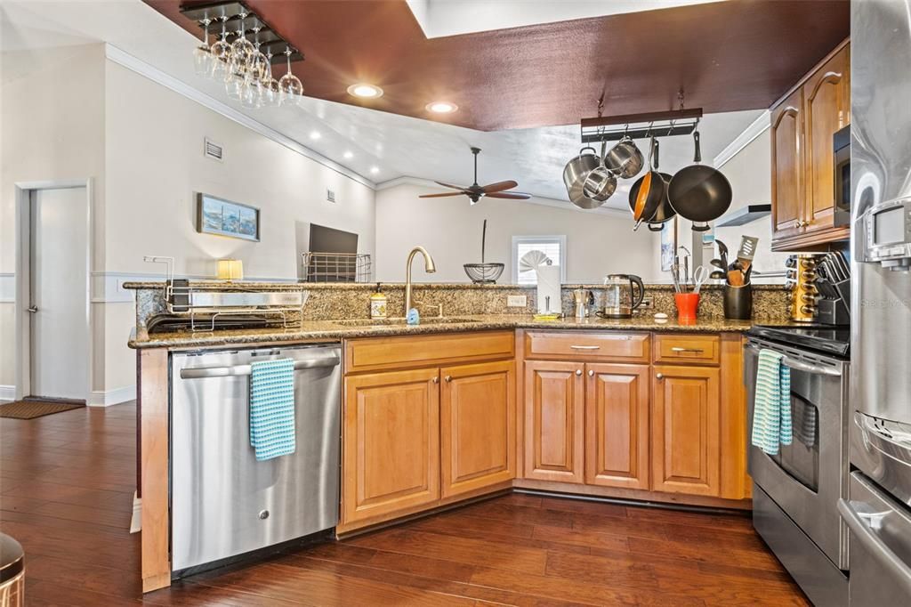 В аренду: $3,350 (3 спален, 2 ванн, 1706 Квадратных фут)