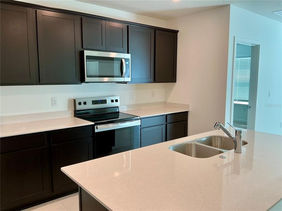 For Rent: $2,199 (3 beds, 2 baths, 1662 Square Feet)