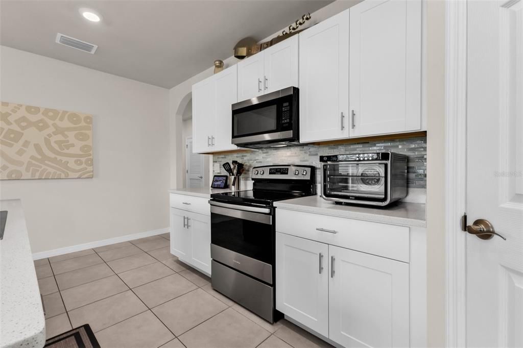 For Sale: $325,000 (4 beds, 2 baths, 1791 Square Feet)