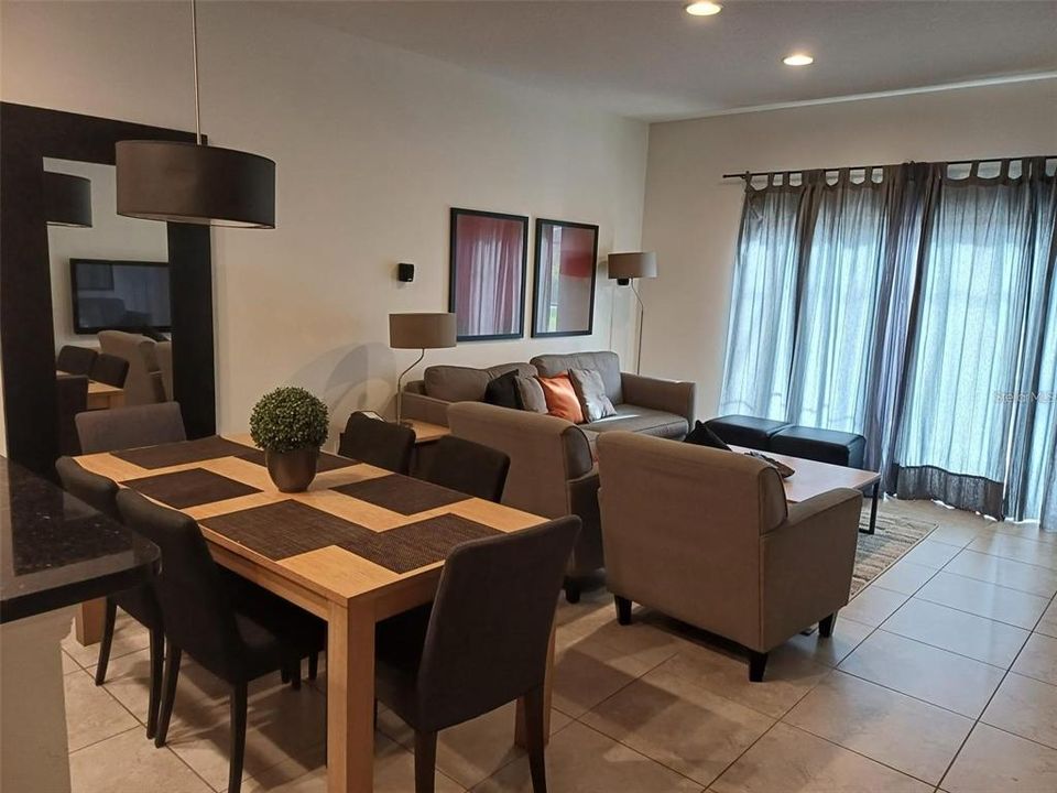 For Sale: $245,000 (2 beds, 2 baths, 1161 Square Feet)