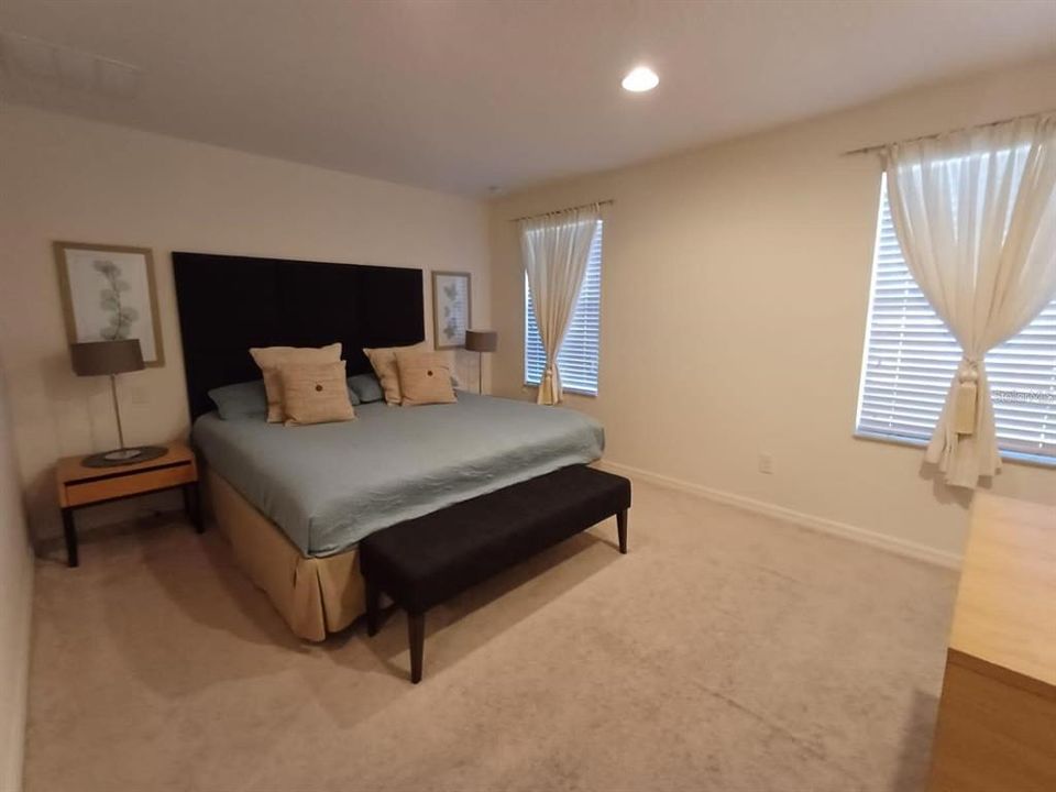 For Sale: $245,000 (2 beds, 2 baths, 1161 Square Feet)