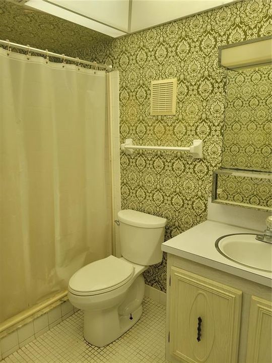 For Sale: $132,500 (2 beds, 2 baths, 1120 Square Feet)