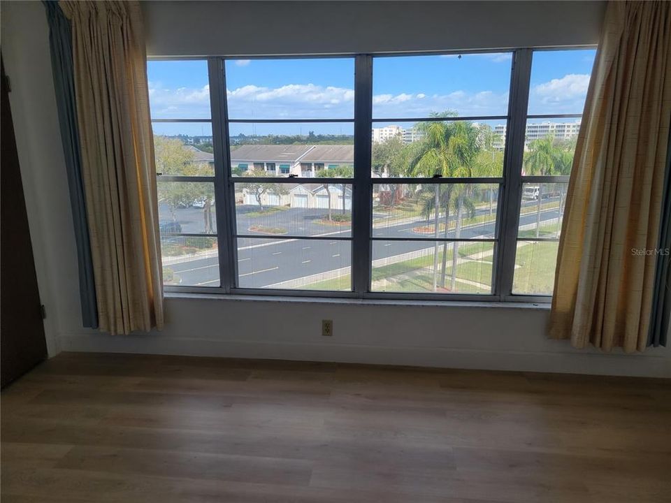 For Sale: $132,500 (2 beds, 2 baths, 1120 Square Feet)