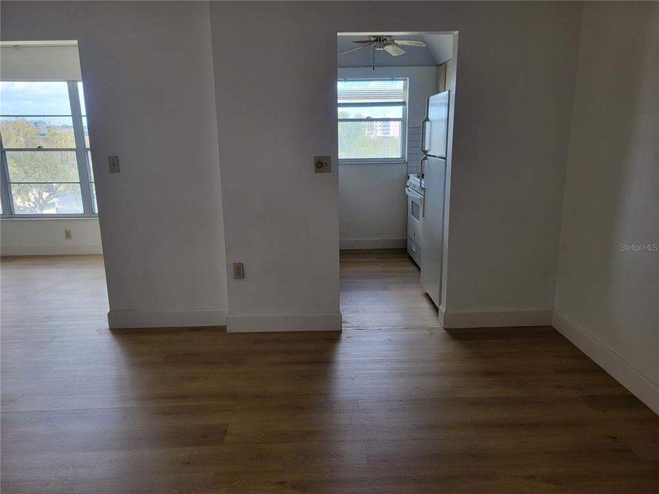 For Sale: $132,500 (2 beds, 2 baths, 1120 Square Feet)