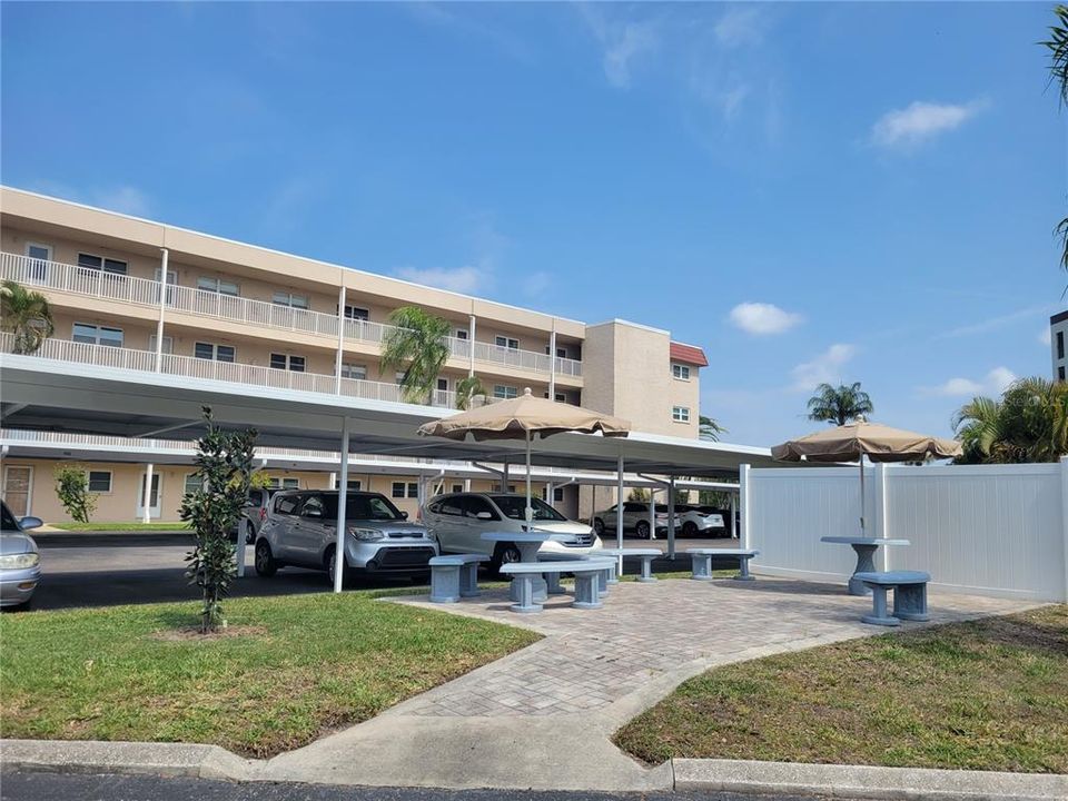 For Sale: $132,500 (2 beds, 2 baths, 1120 Square Feet)