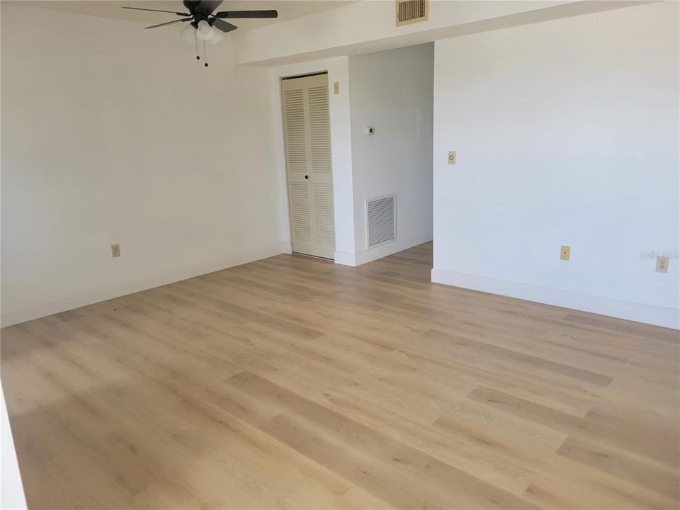 For Sale: $132,500 (2 beds, 2 baths, 1120 Square Feet)