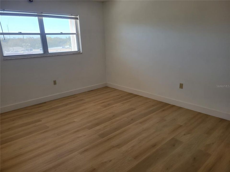 For Sale: $132,500 (2 beds, 2 baths, 1120 Square Feet)