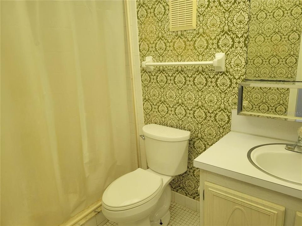 For Sale: $132,500 (2 beds, 2 baths, 1120 Square Feet)