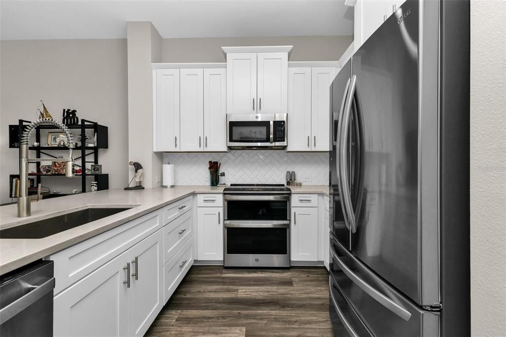 For Sale: $344,500 (2 beds, 2 baths, 1375 Square Feet)