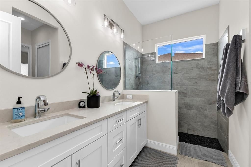 For Sale: $344,500 (2 beds, 2 baths, 1375 Square Feet)