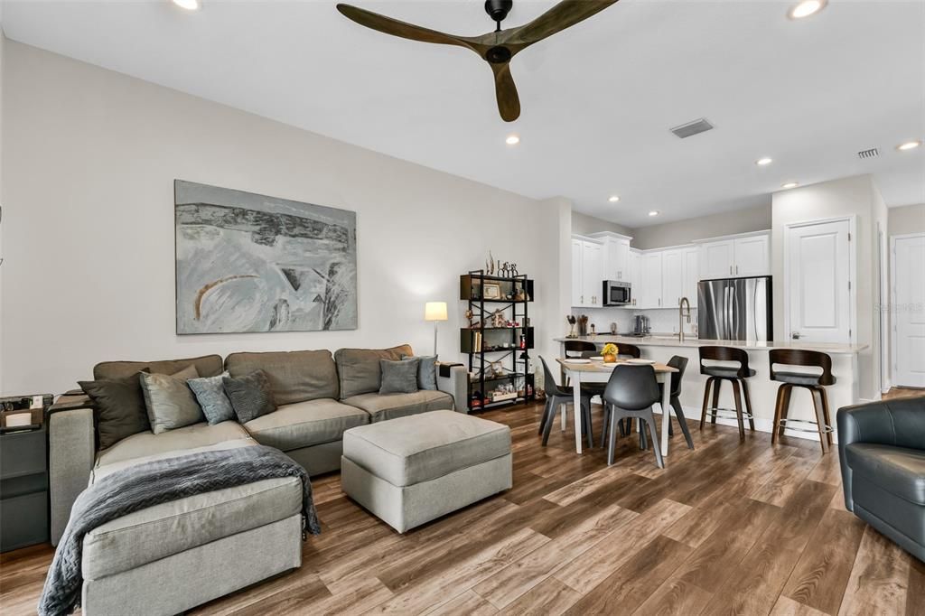 For Sale: $344,500 (2 beds, 2 baths, 1375 Square Feet)