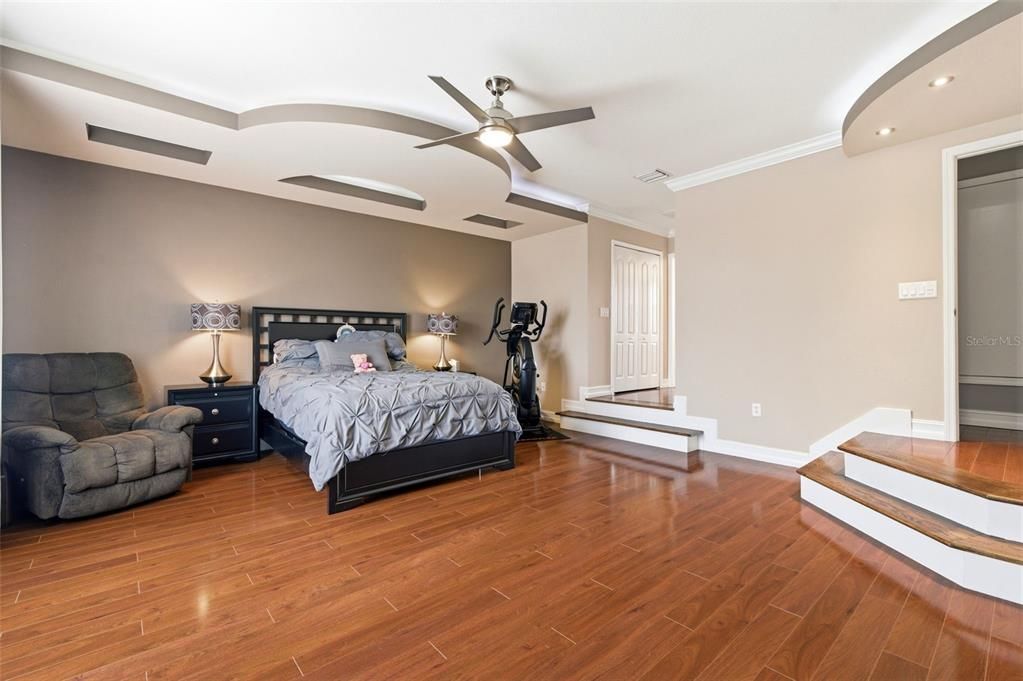 For Sale: $459,900 (4 beds, 2 baths, 2408 Square Feet)