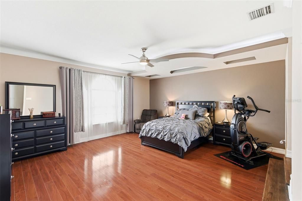 For Sale: $459,900 (4 beds, 2 baths, 2408 Square Feet)