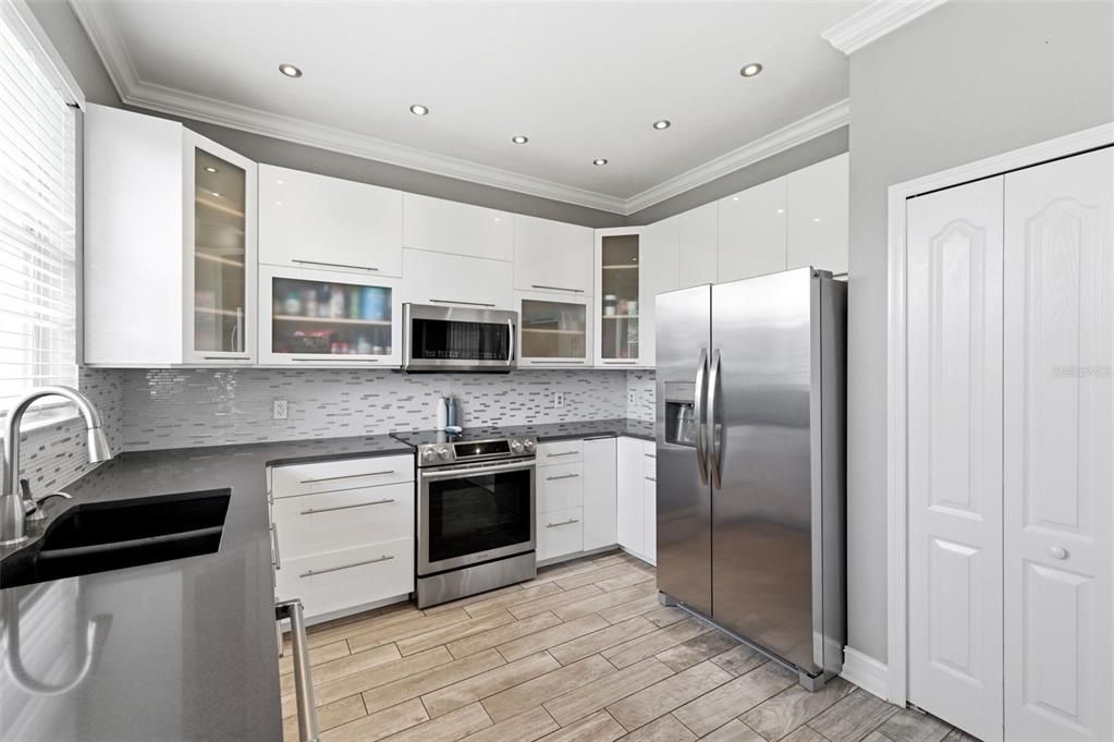 For Sale: $459,900 (4 beds, 2 baths, 2408 Square Feet)
