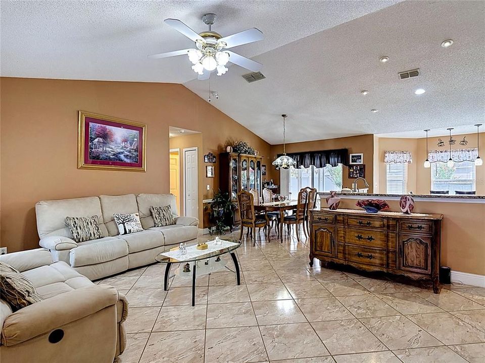 For Sale: $405,000 (3 beds, 2 baths, 1492 Square Feet)