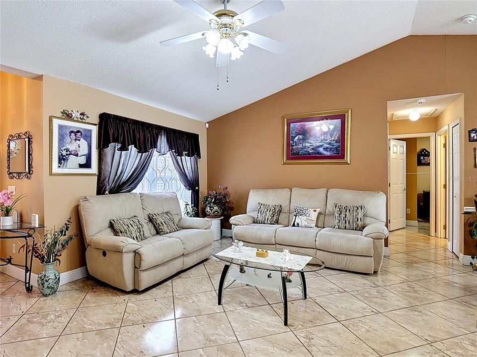 For Sale: $405,000 (3 beds, 2 baths, 1492 Square Feet)
