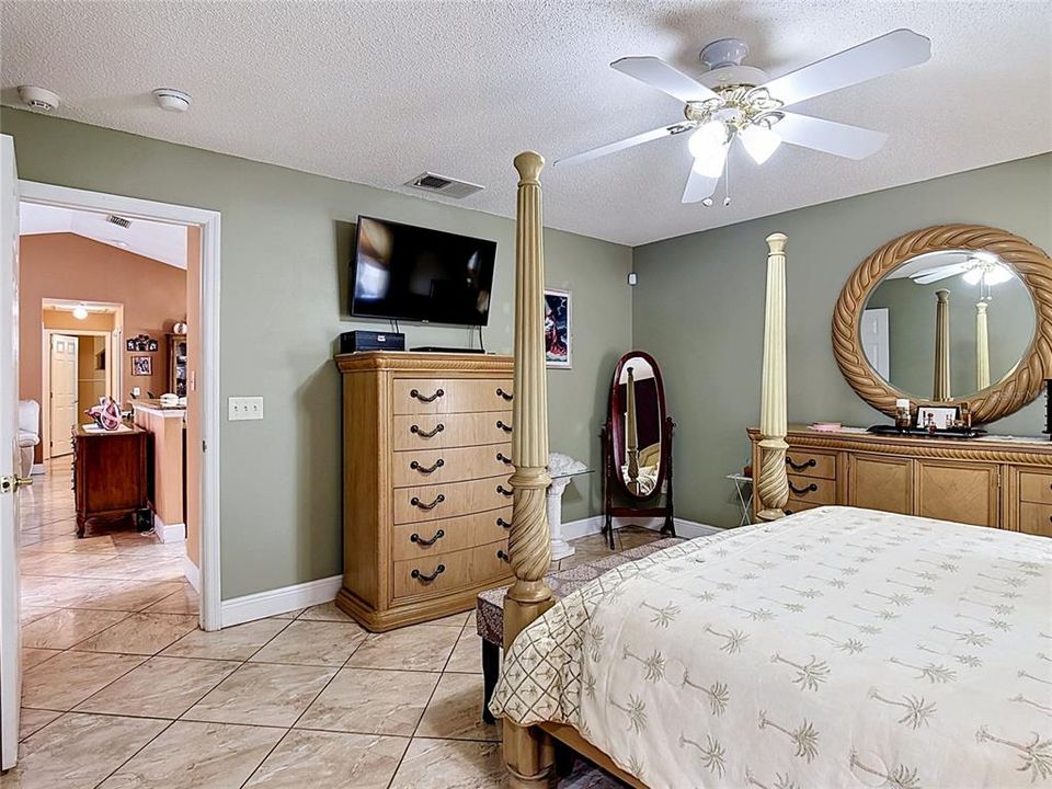 For Sale: $405,000 (3 beds, 2 baths, 1492 Square Feet)