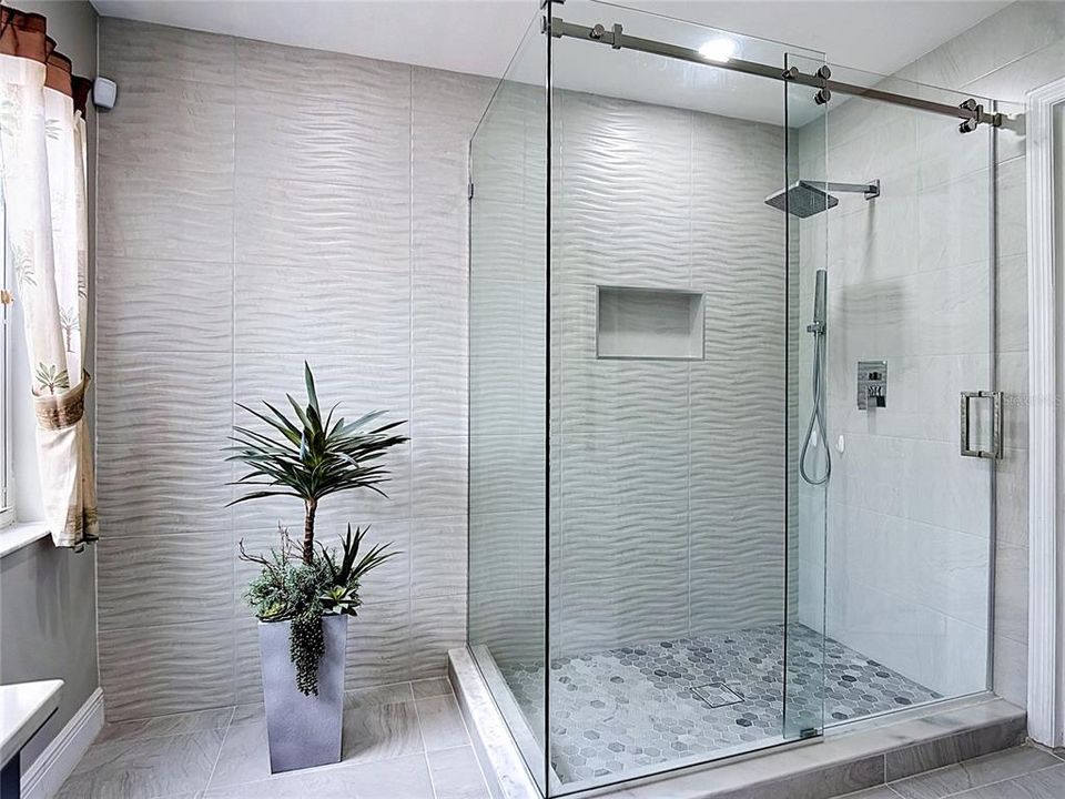 For Sale: $405,000 (3 beds, 2 baths, 1492 Square Feet)