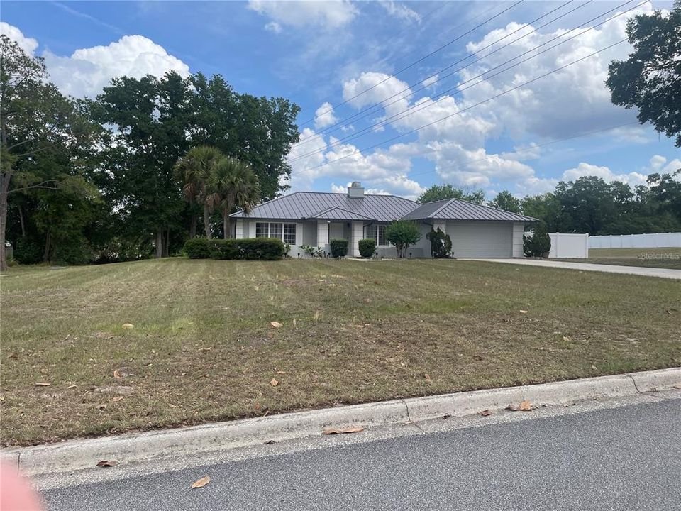 For Sale: $565,900 (3 beds, 2 baths, 1986 Square Feet)
