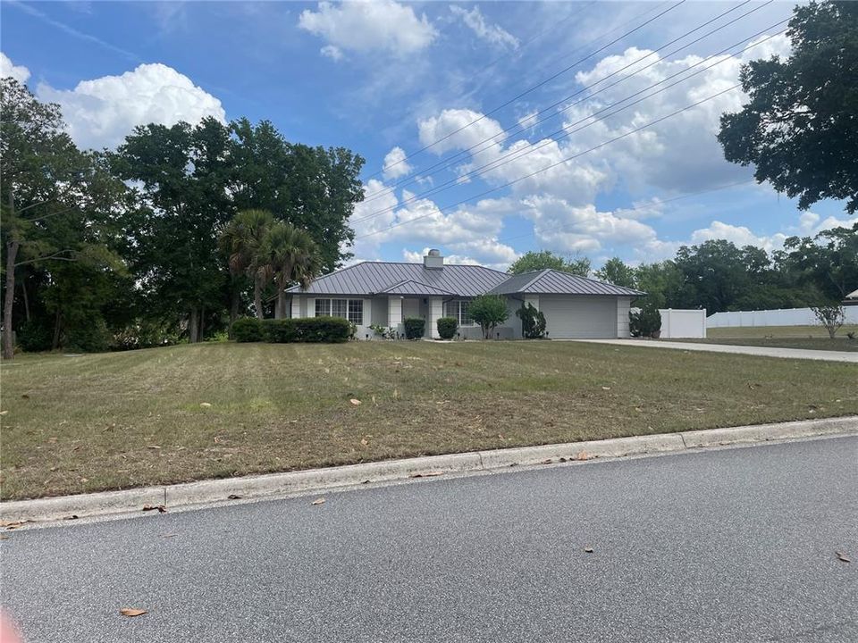 For Sale: $565,900 (3 beds, 2 baths, 1986 Square Feet)