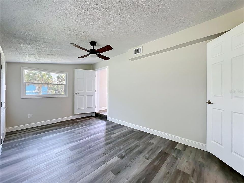 На продажу: $225,000 (3 спален, 1 ванн, 952 Квадратных фут)