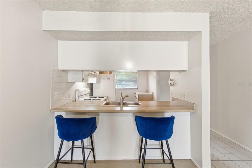 For Sale: $159,900 (2 beds, 2 baths, 1110 Square Feet)