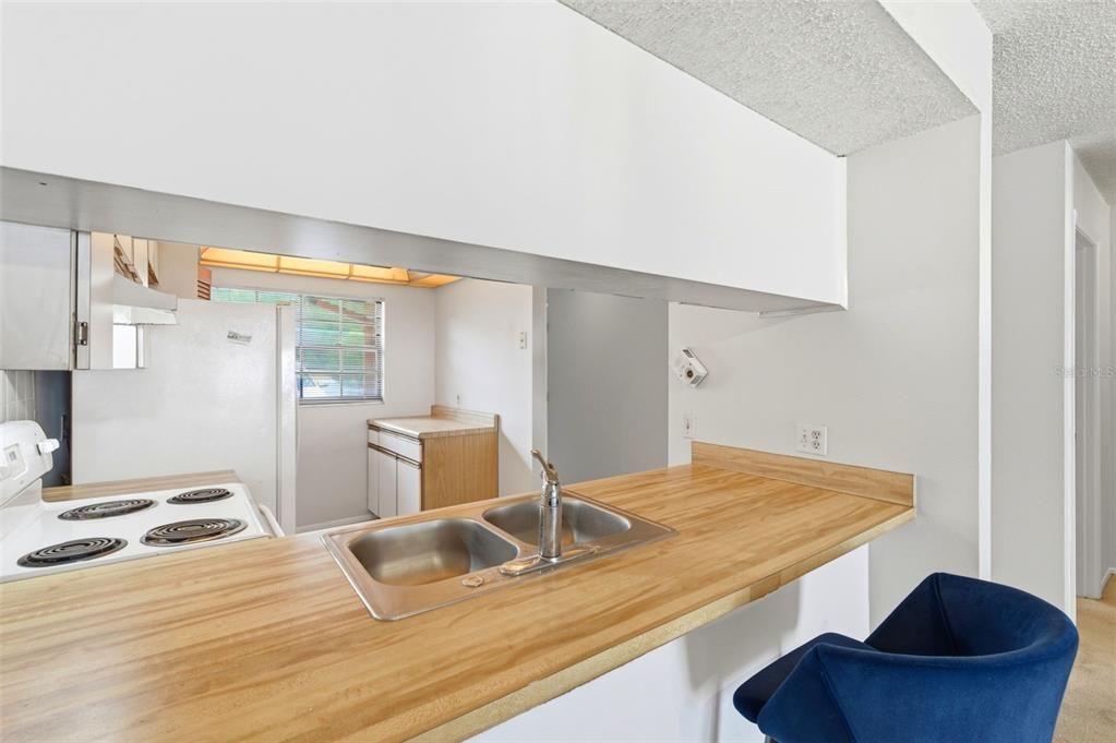 For Sale: $159,900 (2 beds, 2 baths, 1110 Square Feet)
