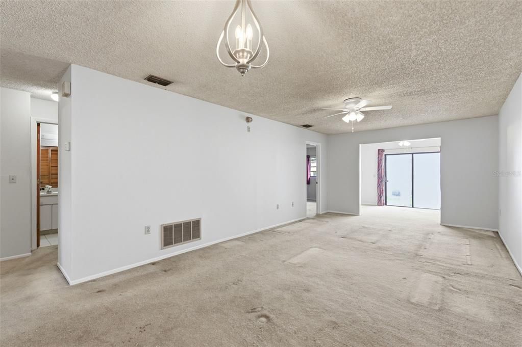 For Sale: $159,900 (2 beds, 2 baths, 1110 Square Feet)
