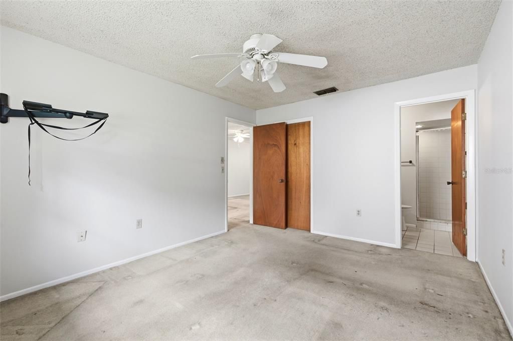 For Sale: $159,900 (2 beds, 2 baths, 1110 Square Feet)